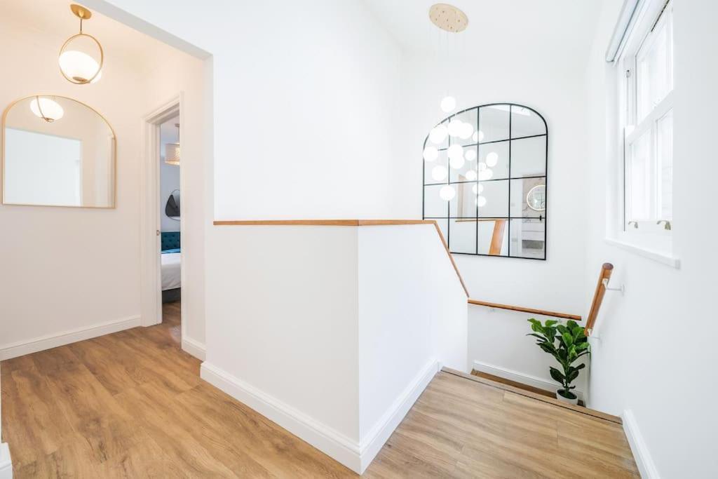 Villa House 10 Mins To Tower Bridge Hot Tub & Parking London Exterior foto