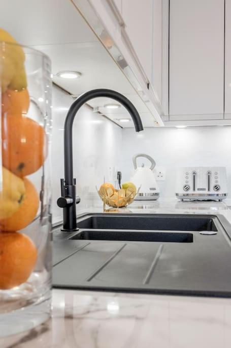 Villa House 10 Mins To Tower Bridge Hot Tub & Parking London Exterior foto
